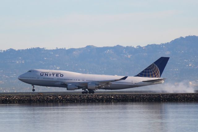 Boeing 747-400 (N182UA)