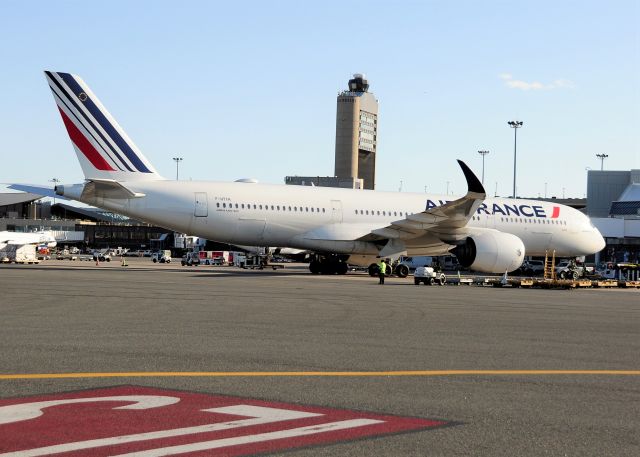 Airbus A350-900 (F-HTYH) - Air France A350-900