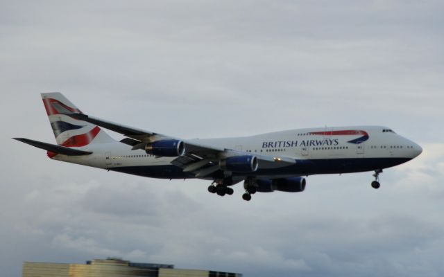 Boeing 747-400 (G-BNLV)