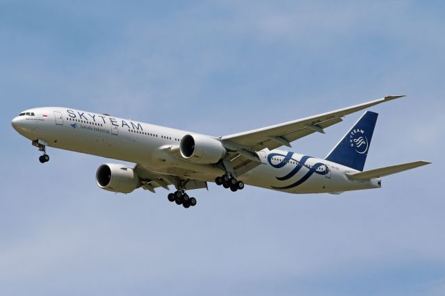 BOEING 777-300 (PK-GII) - "SkyTeam" livery