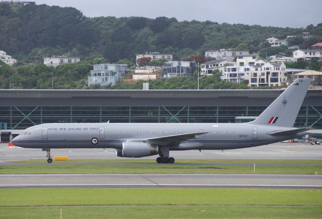 Boeing 757-200 (ANZ7572) - A RNZAF 757-2K2 taxiing to the Western apron via Alpha after landing on runway 16 at Wellington.