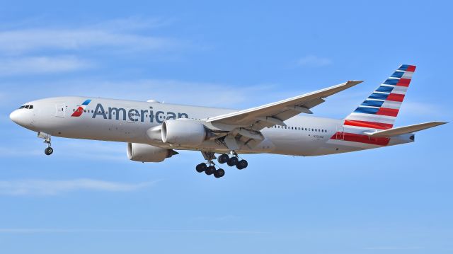 Boeing 777 (N756AM) - American Airlines Boeing 777-200 (N756AM) from Heathrow on short final to 23R on 12/29/2017.