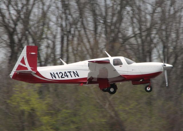 Mooney M-20 (N124TN) - Landing on runway 14 at the Shreveport Downtown airport.