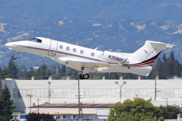 Embraer Phenom 300 (N358QS)