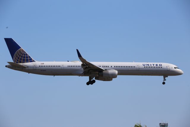 BOEING 757-300 (N74856)