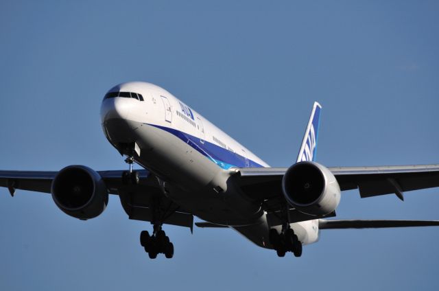 Boeing 777-200 (JA777A) - Triple7.