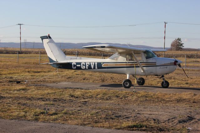 Cessna Commuter (C-GFVI) - Cessna 150 C-GFVI Aéroport d Joliette QC. CSG3 13-11-2016