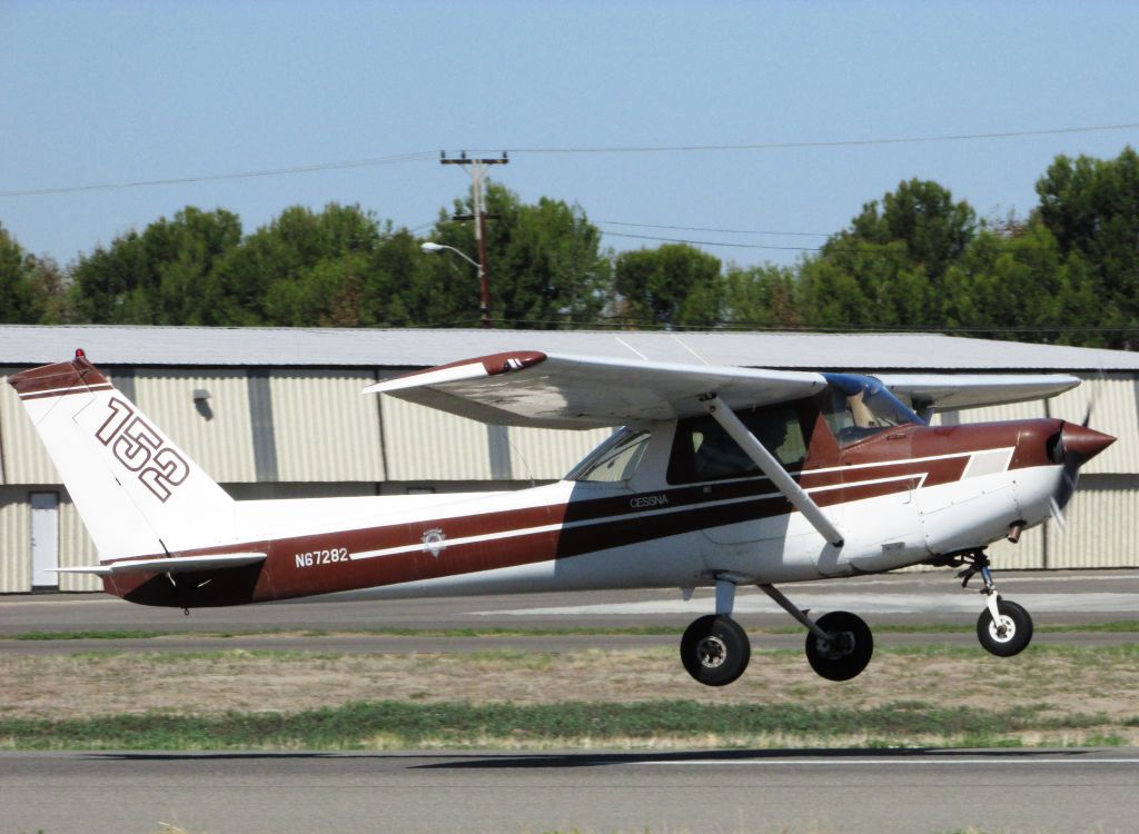 Cessna 152 (N67282) - Taking off RWY 6