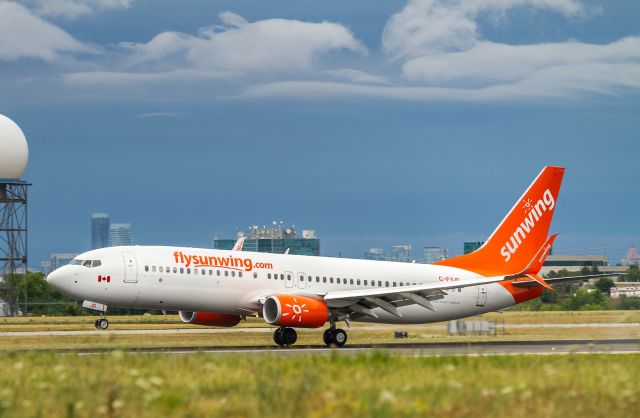 Boeing 737-800 (C-FYJD) - SWG806 arrives from Vancouver and touches down on runway 05