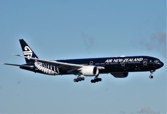 BOEING 777-300 (ZK-OKQ) - Taken from the theshold of 09L