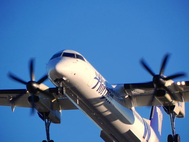 de Havilland Dash 8-100 (N435QX)