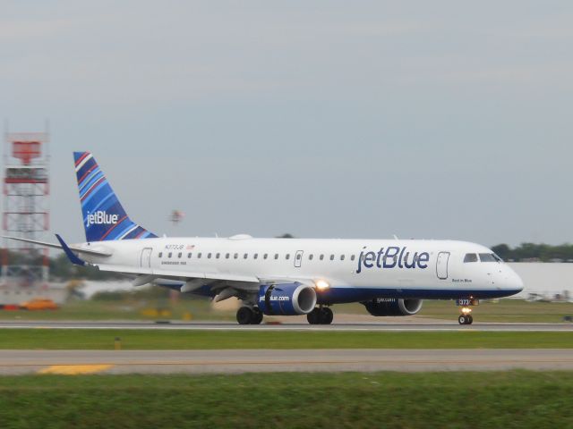 Embraer ERJ-190 (N373JB)