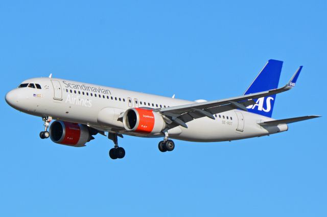 Airbus A320neo (SE-ROT) - Kystvejen RWY22L