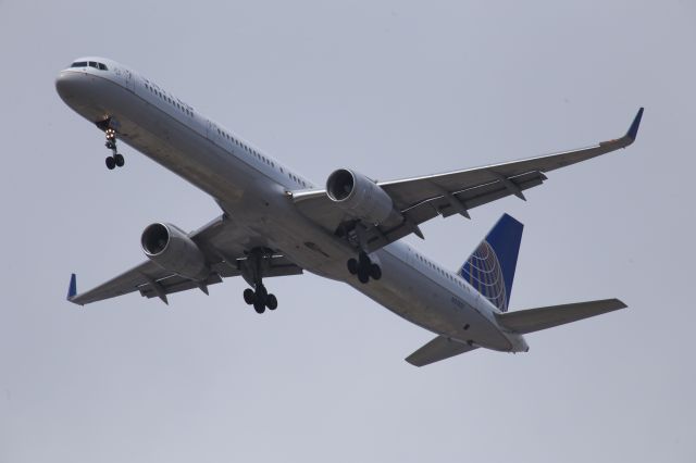 BOEING 757-300 (N57857)