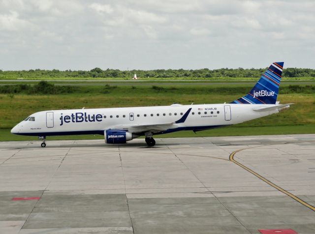 Embraer ERJ-190 (N348JB)