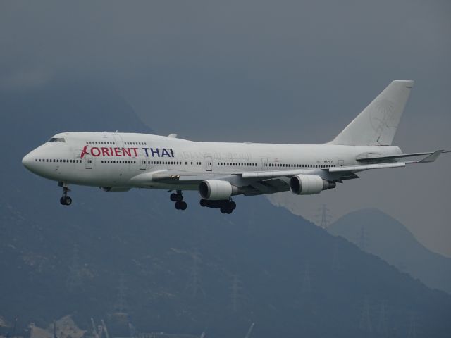 Boeing 747-400 (HS-STI)