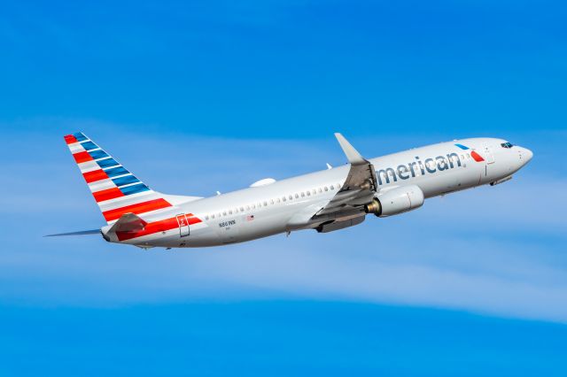 Boeing 737-800 (N861NN) - An American Airlines 737-800 taking off from PHX on 2/3/23. Taken with a Canon R7 and a Tamron 70-200 G2 lens.