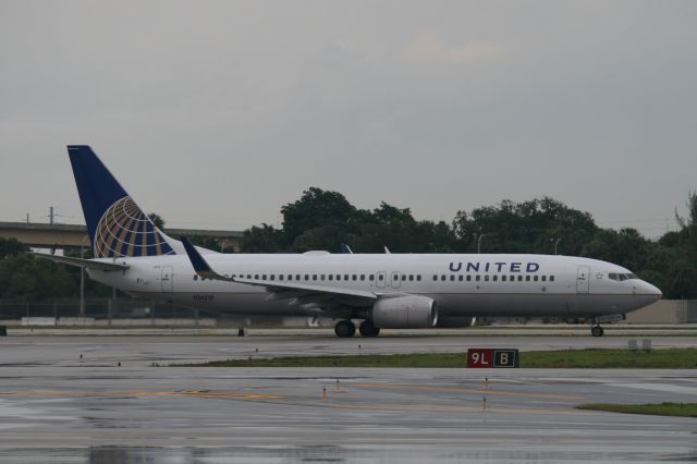 Boeing 737-800 (N14219)