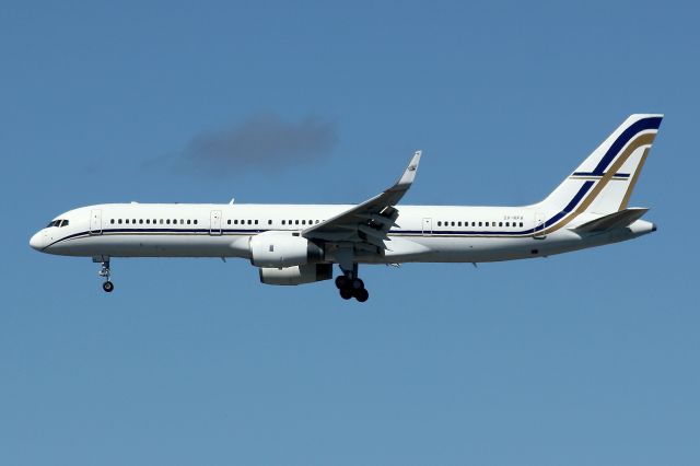 Boeing 757-200 (SX-RFA) - Gulf Romeo Juliet 60 arriving on 27