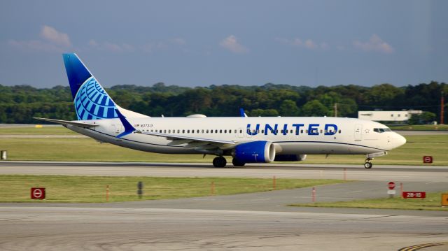 Boeing 737 MAX 8 (N37313)