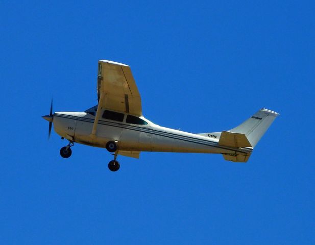 Cessna Skylane (N71748)