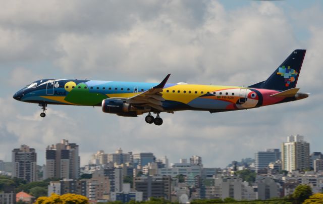 Embraer ERJ-190 (PR-AXH)