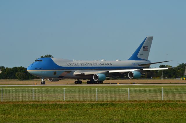 Boeing 747-200 (N29000) - Air Force One taxiing to Runway 15 in Sioux Falls SD on 9-7-2018