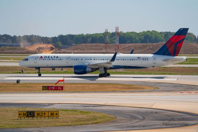 Boeing 757-200 (N6707A) - Top of the south parking deck. Late afternoon is the best time, otherwise you get too much shadow.    