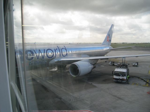 BOEING 767-300 (N395AN) - at gate a38 charles de gaulle to dfw arriving at gate d30 on 4/11/12 flt 49