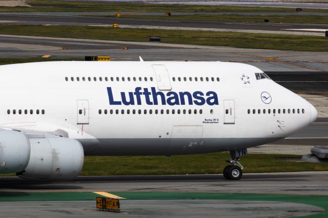 BOEING 747-8 (D-ABYN) - Closeup