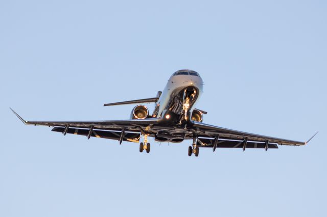 Canadair Challenger 350 (N255BV)