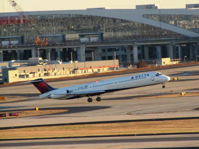 McDonnell Douglas MD-88 (N906DE)