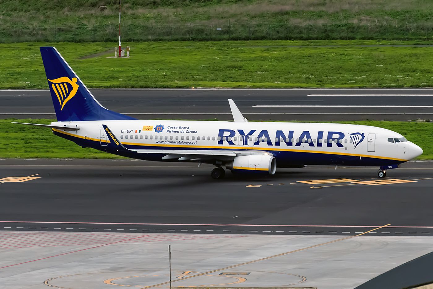 Boeing 737-800 (EI-DPI)