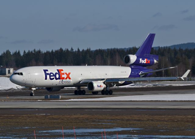 Boeing MD-11 (N583FE) - OSL, 2005