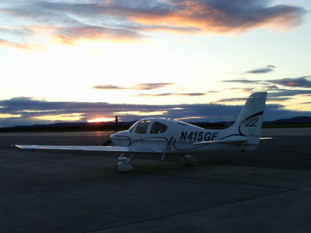 Cirrus SR-22 (N415GF)