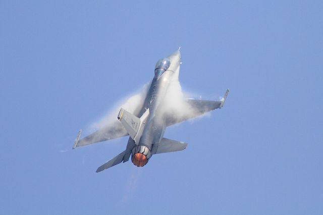 Lockheed F-16 Fighting Falcon — - Taken by Chris Padilla at Prairie Air Show 2011 in Peoria, ILbr /a rel=nofollow href=http://www.cisportsphotos.com/prairie_air_2011http://www.cisportsphotos.com/prairie_air_2011/a