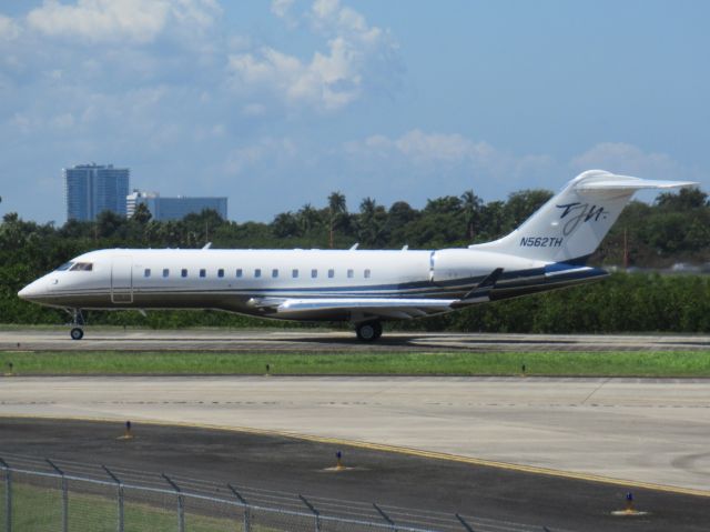 Bombardier Global Express (N562TH)