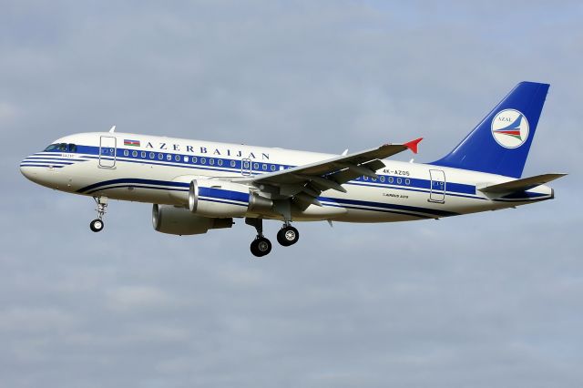 Airbus A320 (4K-AZ05)