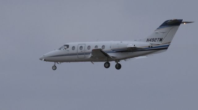 Beechcraft Beechjet (N492TM) - On final is this 2008 Hawker Beechcraft Beechjet in the Winter of 2020.