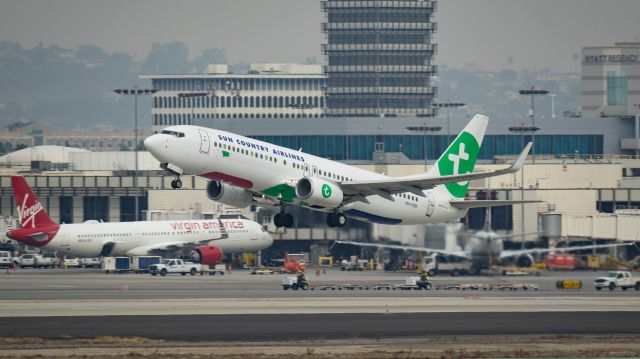 Boeing 737-800 (PH-HSK) - A Transavia convert departing 25Rbr /11/12/17