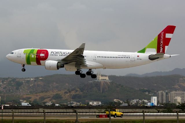 Airbus A330-300 (CS-TOJ)