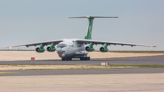 Ilyushin Il-76 (EZ-F427)
