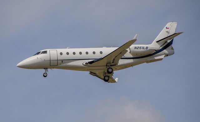 IAI Gulfstream G200 (N251LB) - Arriving rwy 20R @KDPA.