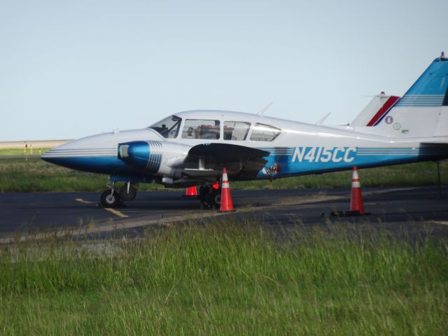 Piper Apache (N415CC)