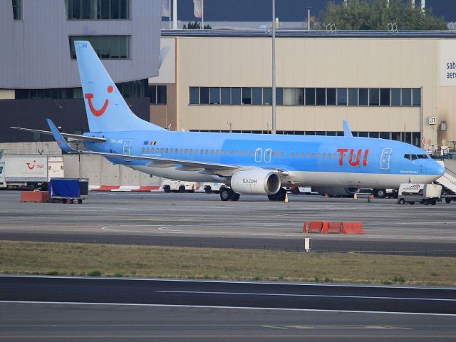 Boeing 737-800 (OO-JBG) - in Park