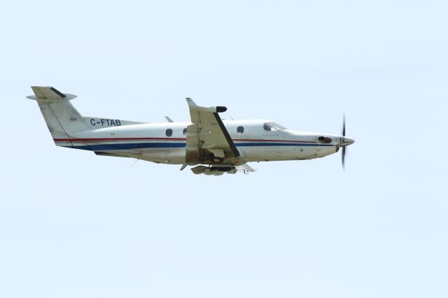 Pilatus PC-12 (C-FTAB) - Departing CYLS