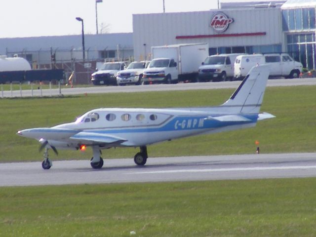 Cessna 340 (C-GNPM) - taking off of #25