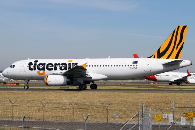 Airbus A320 (VH-VND)