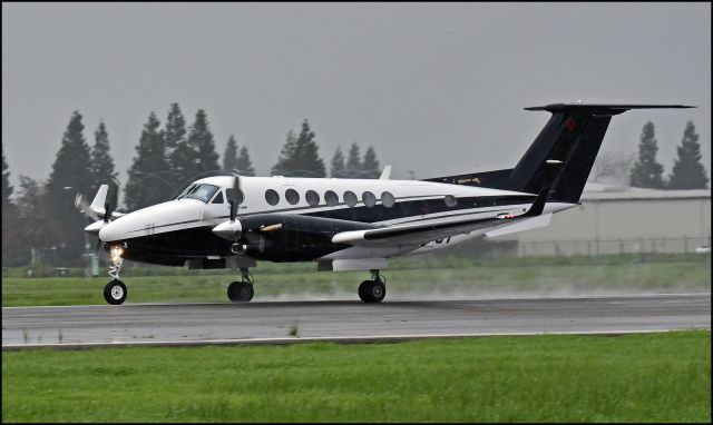 Beechcraft Super King Air 350 (N337GT) - Notice propeller vortices. 