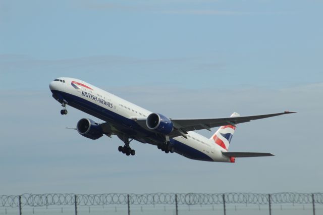 BOEING 777-300ER (G-STBP) - A British Airways B777-300ER taking off from LHR on runway 27L.br /br /Location: Heathrow T5 Planespotting Point.br /Date: 12.10.22 (dd/mm/yy).